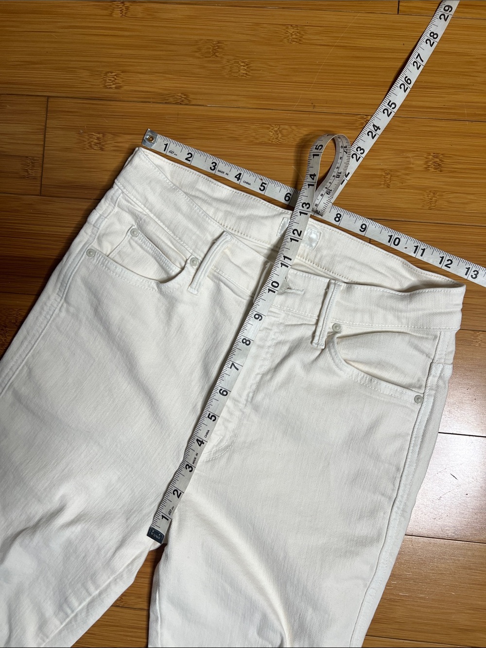 MOTHER High Waisted Rascal Ankle Fray Jeans (Play Date - Eggnog Color) 27 - Picture 6 of 7